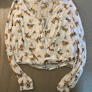 Hollister cropped long sleeved top.